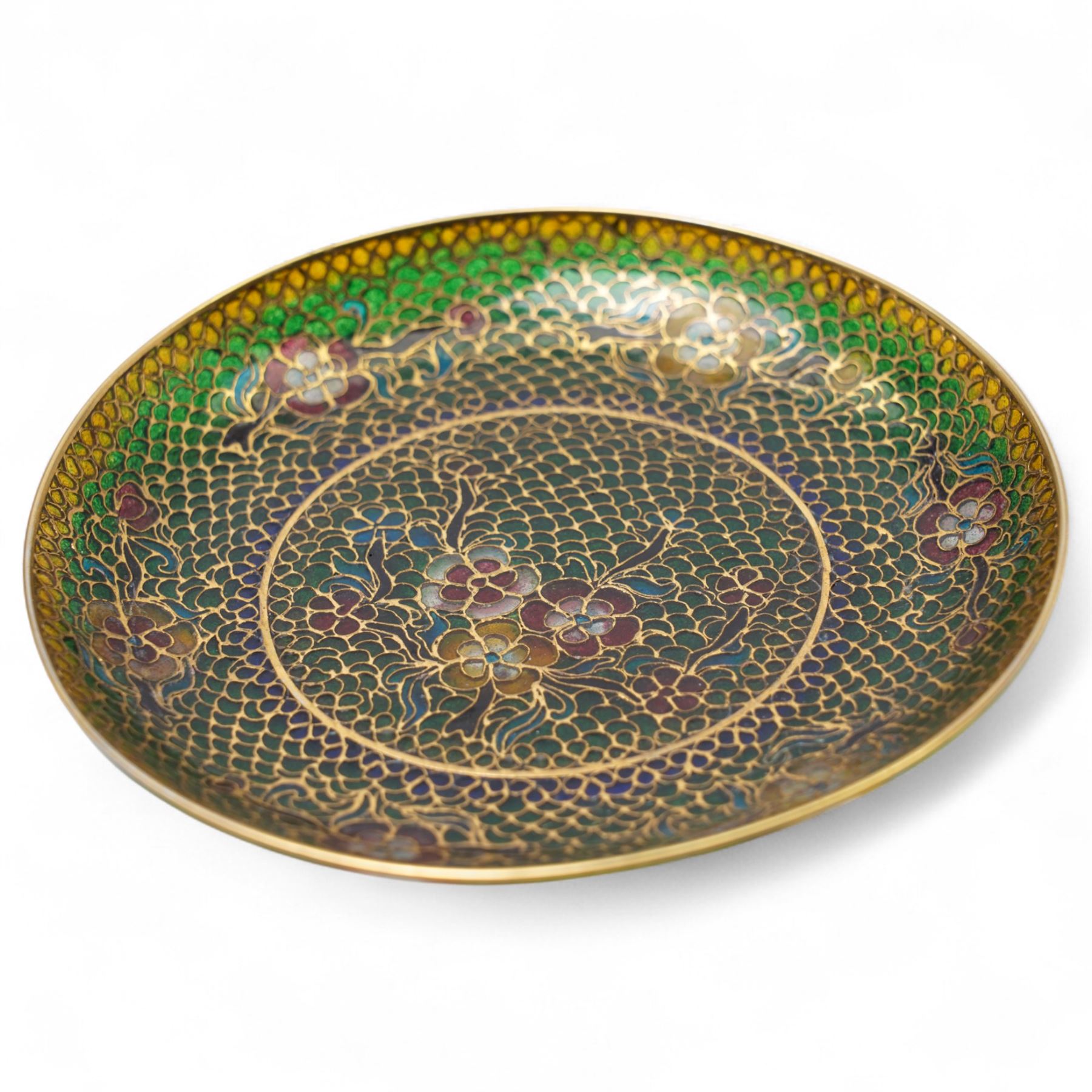 Pierced plique-à-jour dish, the floral decoration dispersed on a green ground, D13cm