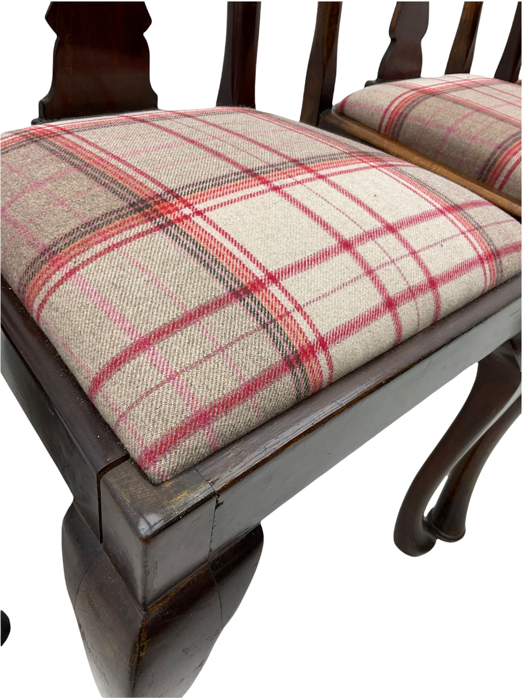 Mixed set of twelve early 20th century mahogany Queen Anne style dining chairs, all with shaped vase backs and cabriole front supports, matching drop-in seats upholstered in tartan patterned fabric