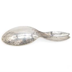 Arts and Crafts silver rabbit caddy spoon, the face engraved to the hammered oval bowl, with the handle formed as the rabbit's ears, hallmarked Henry George Murphy, London 1934, with Murphy's Falcon stamp, L10cm