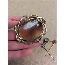 12ct gold cameo brooch depicting two cherubs, 9ct gold signet ring and two gold pins