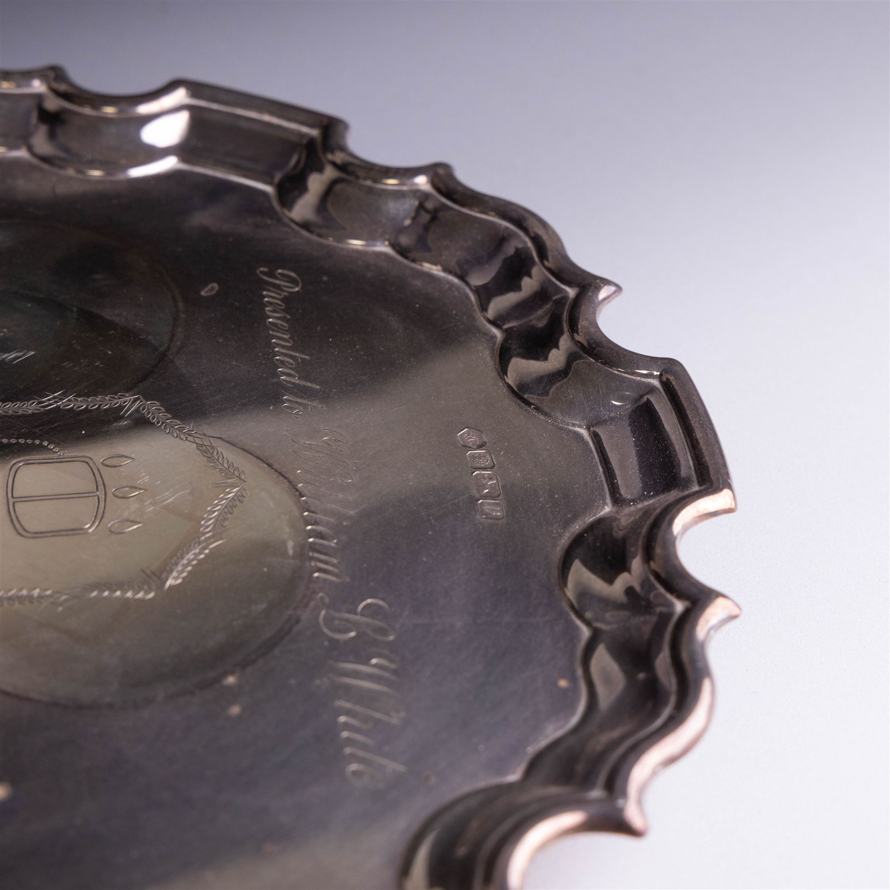 Late 20th century silver salver, with pie crust rim and presentation engraving to centre, hallmarked Carrs of Sheffield, Sheffield 1995, W25cm
