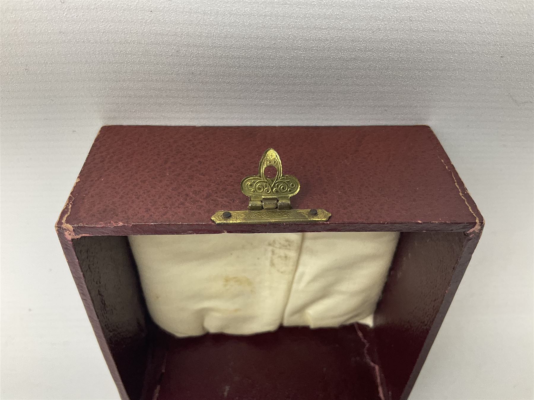 Victorian crystal ball, in a fitted case, D8cm