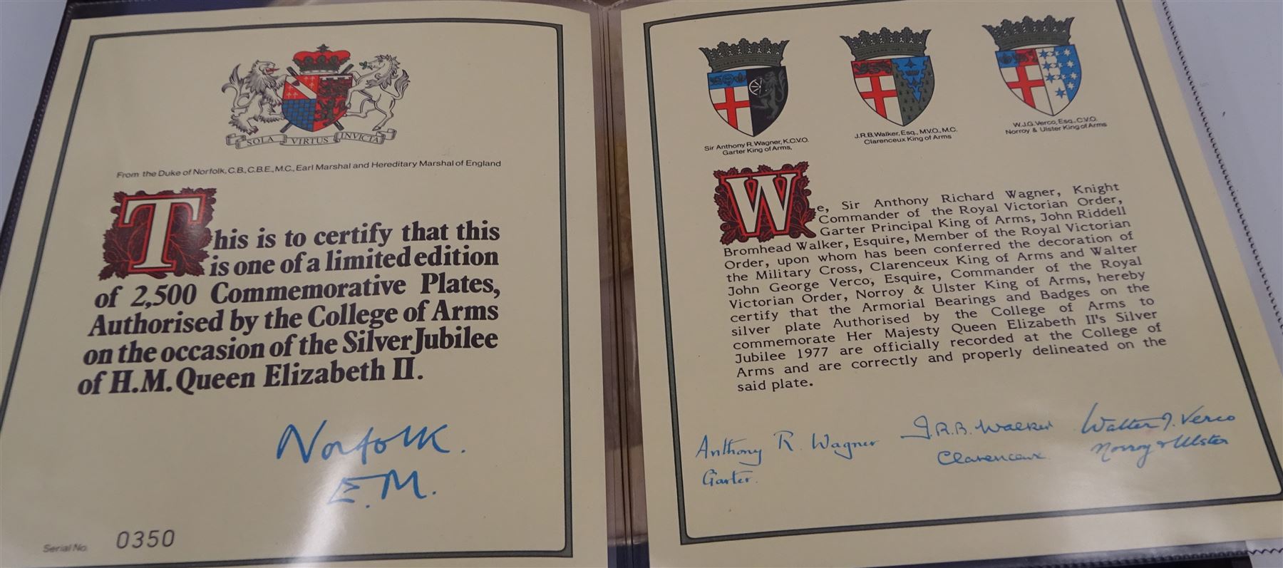 Modern limited edition silver The College of Arms plate to commemorate the The Queen's Silver Jubilee, the plain circular plate with central 24ct gold plated plaque depicting the Royal Arms, bordered by engravings of The College of Arms and the Kings Arms etc, by Danbury Mint, hallmarked Yorkshire Mint, Birmingham 1977, number 350/2500, in original fitted box with paperwork, D26,5cm, 