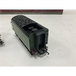 Hornby ‘00’ gauge - Limited Edition Hornby Legends Series no.989/1000 Class A1 LNER 4-6-2 ‘Flying Scotsman’ no.4472 in green; in original box with certificate of authenticity 