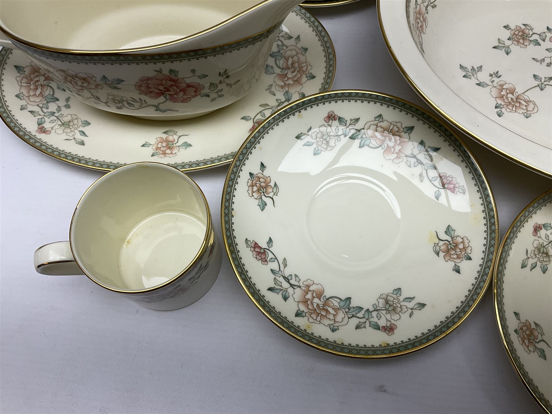 Minton Jasmine pattern tea and dinner wares, including dinner plates, sauce boats, side plates, bowls, teacups, coffee cans and twin handled soup bowls, etc (122)