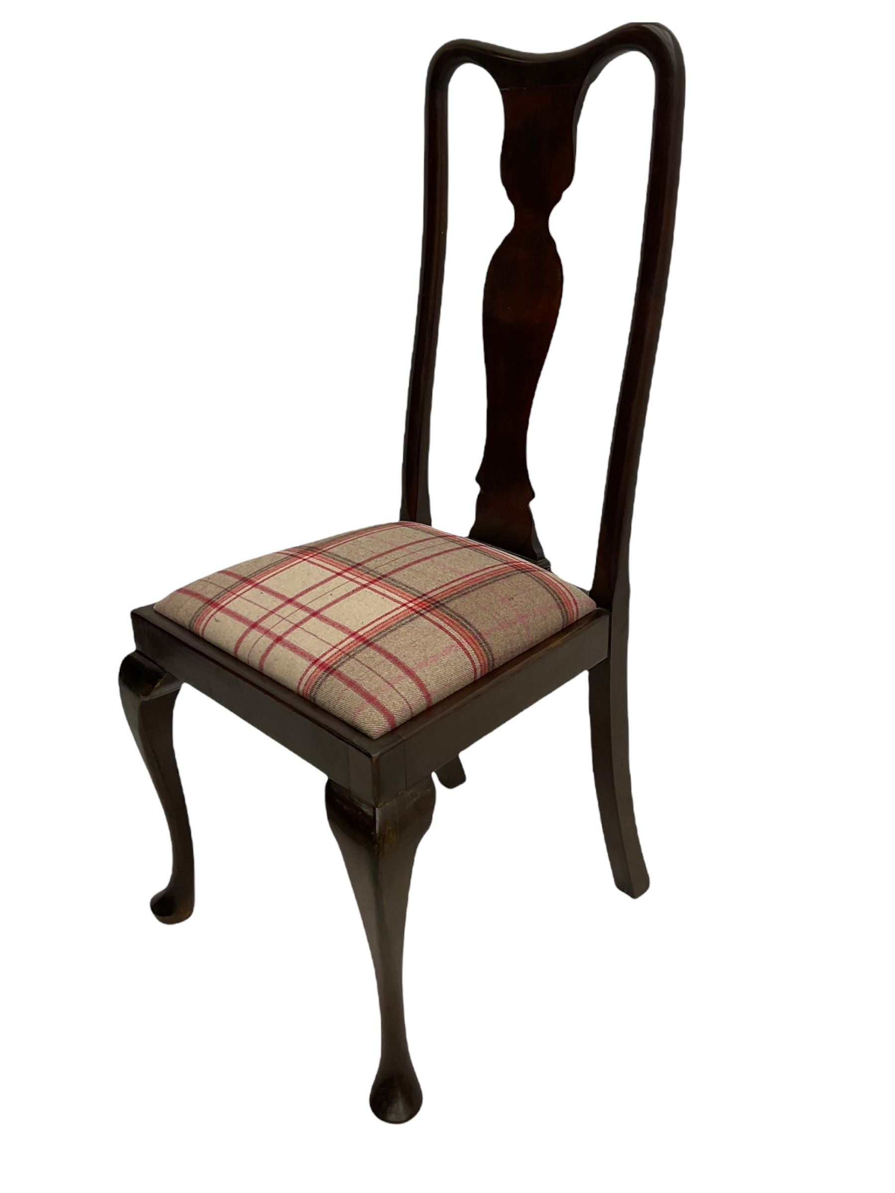 Mixed set of twelve early 20th century mahogany Queen Anne style dining chairs, all with shaped vase backs and cabriole front supports, matching drop-in seats upholstered in tartan patterned fabric