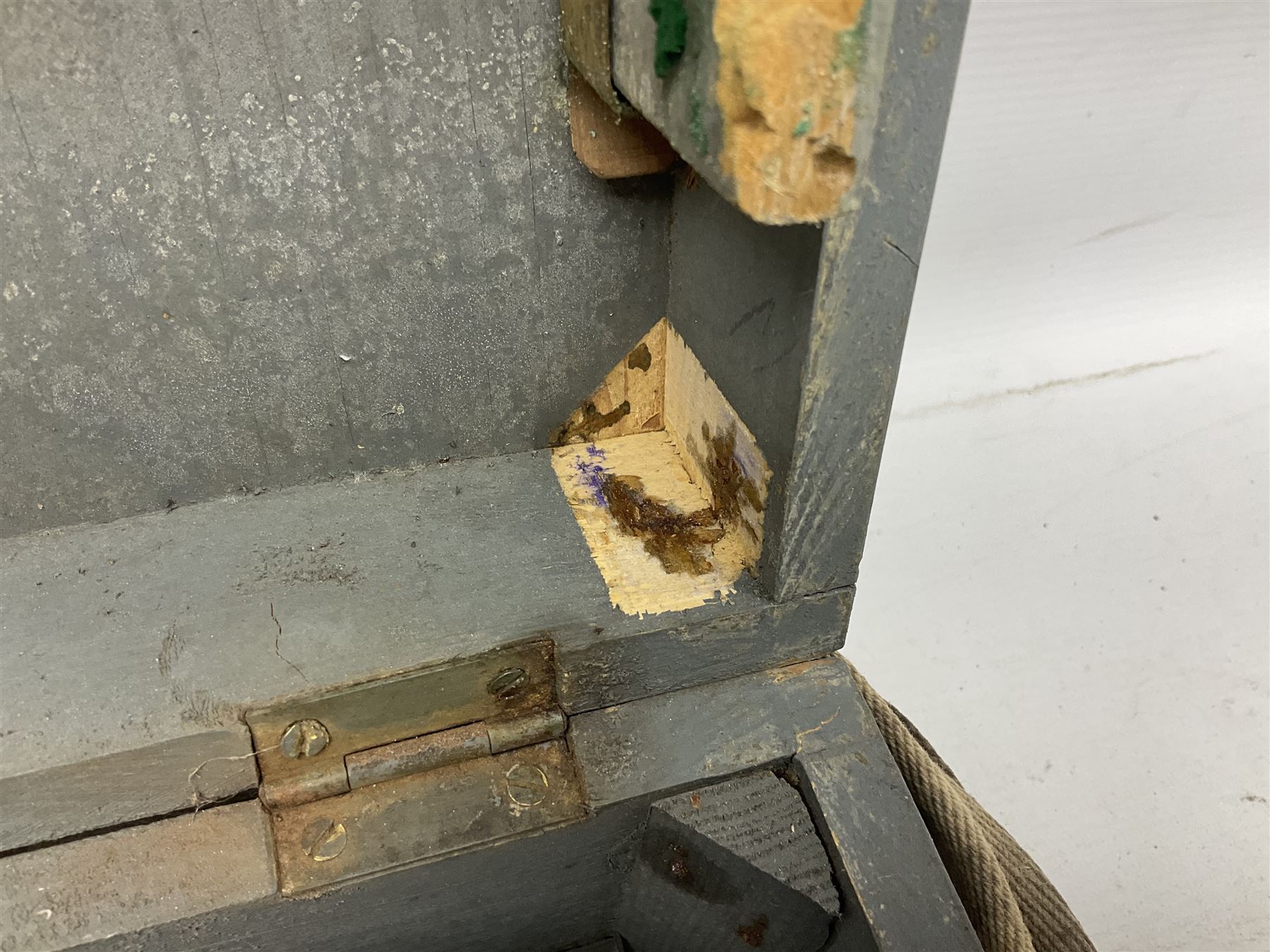  WWII period Type P10 aircraft compass, 16.5cm diameter brass rim marked “Type P10” and “No 1130B”, spring mounted onto brass base with Air Ministry plate marked “Crown A.M. No 6A.1671”; in original grey painted wooden box