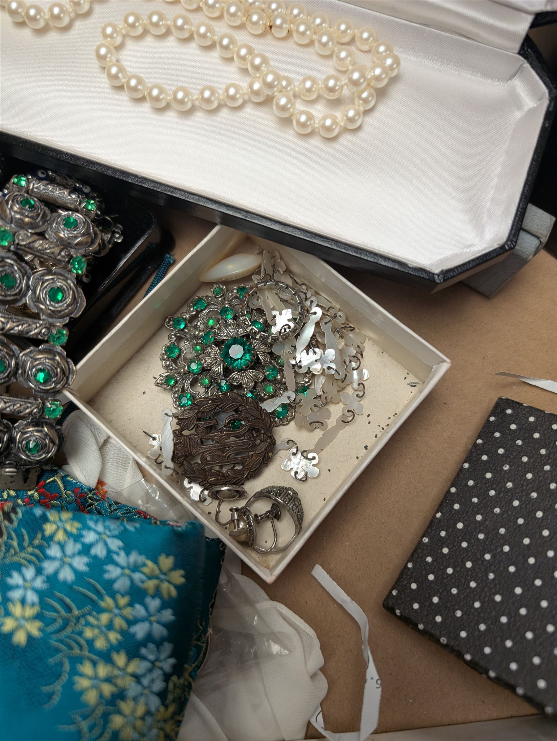 Lotus pearl necklace with 9ct gold clasp, silver jewellery and a collection of costume jewellery and compact mirrors