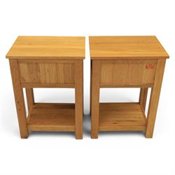 Pair of contemporary oak bedside cabinets, each fitted with single drawer