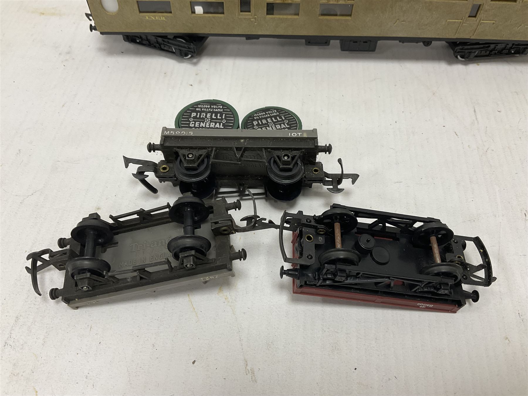 Hornby/Tri-Ang ‘00’ gauge - eight various coaches and eighteen goods wagons; all unboxed (26)