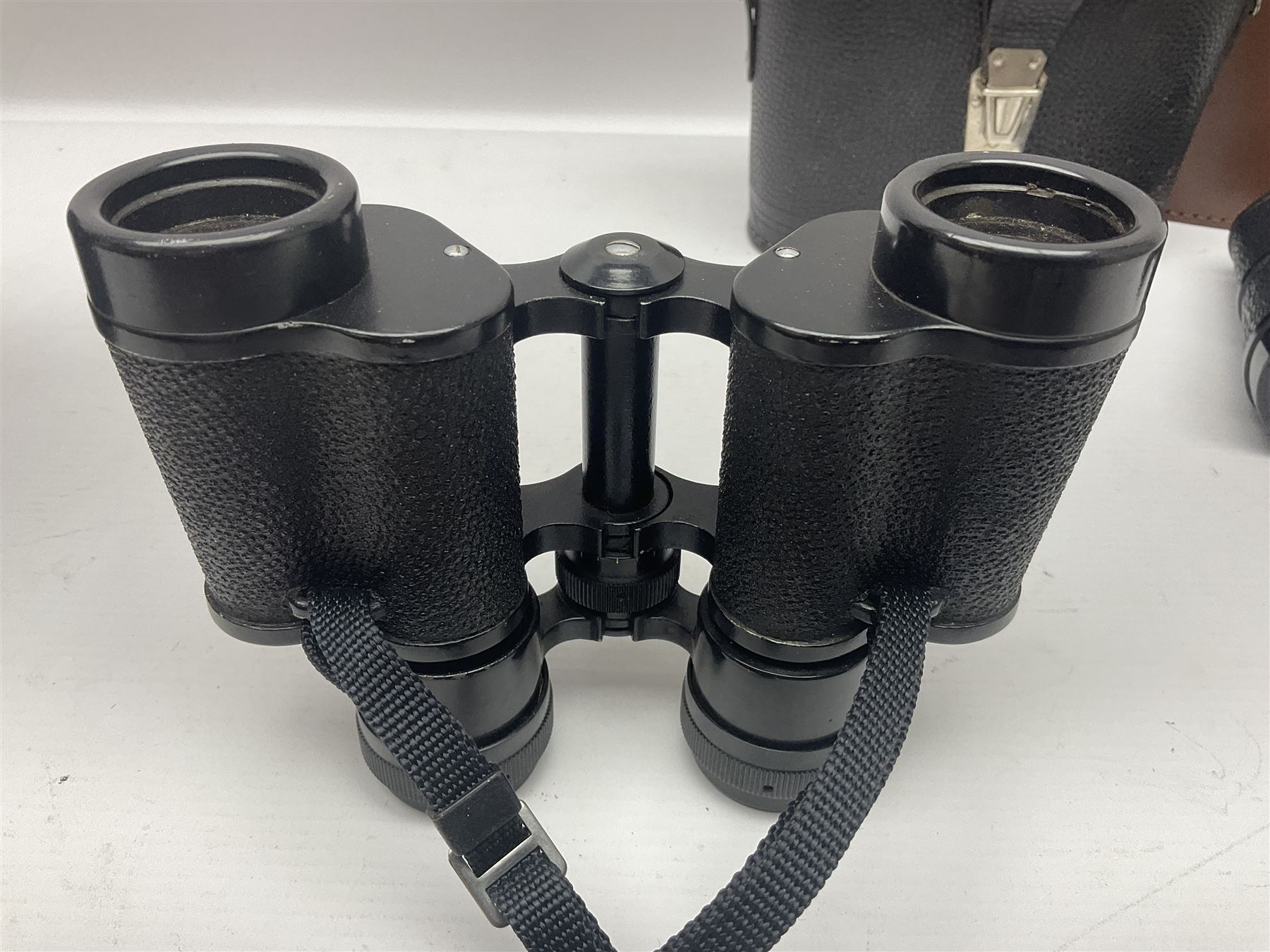 Optus Spotting scope 20-60x60, together with Wray London Wrayvu binoculars, Greenkat 10x50 binoculars and one other pair 