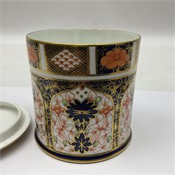 Royal Crown Derby 1128 Imari jar and cover, with printed makers mark beneath, H10cm