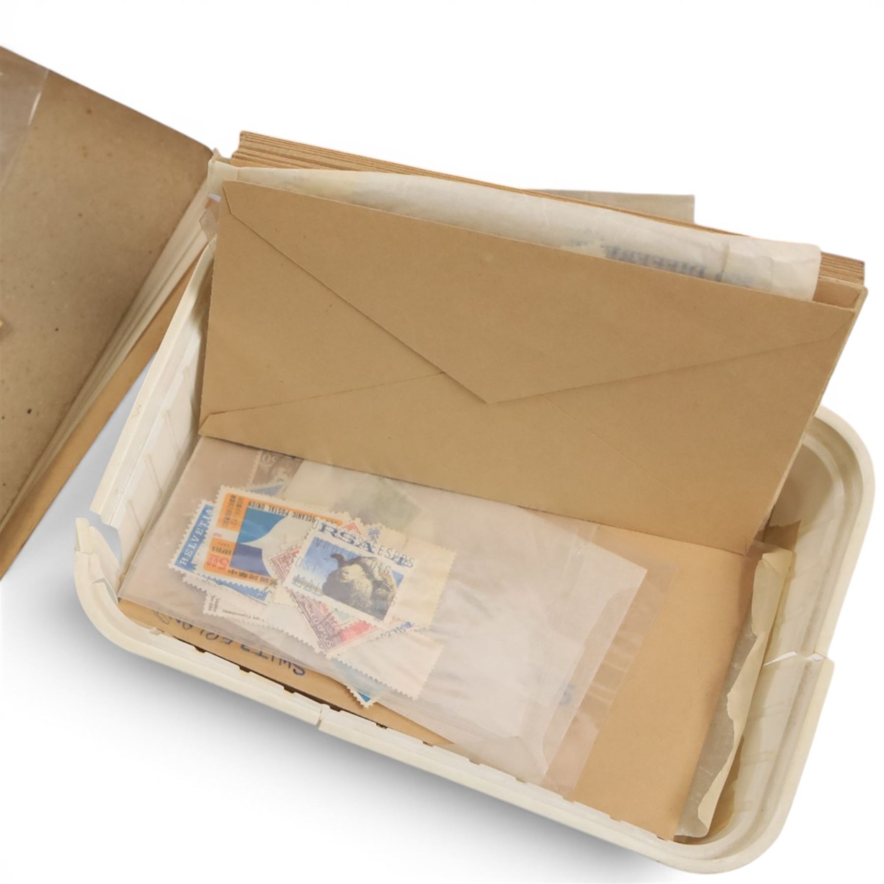 Great British and World stamps, mainly early 20th century, in one box
