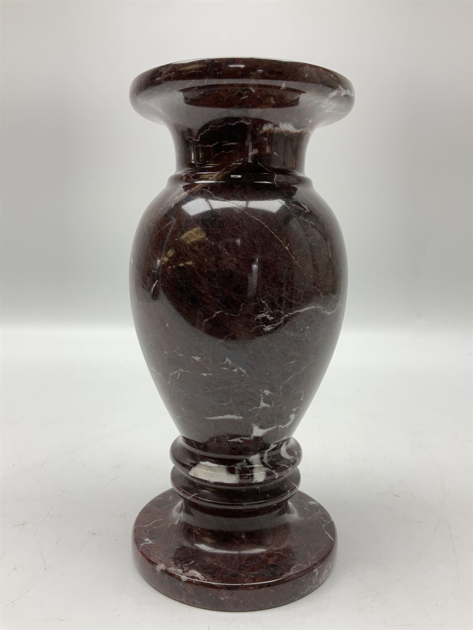 Red marble vase, of baluster form upon a stepped foot, H20cm 