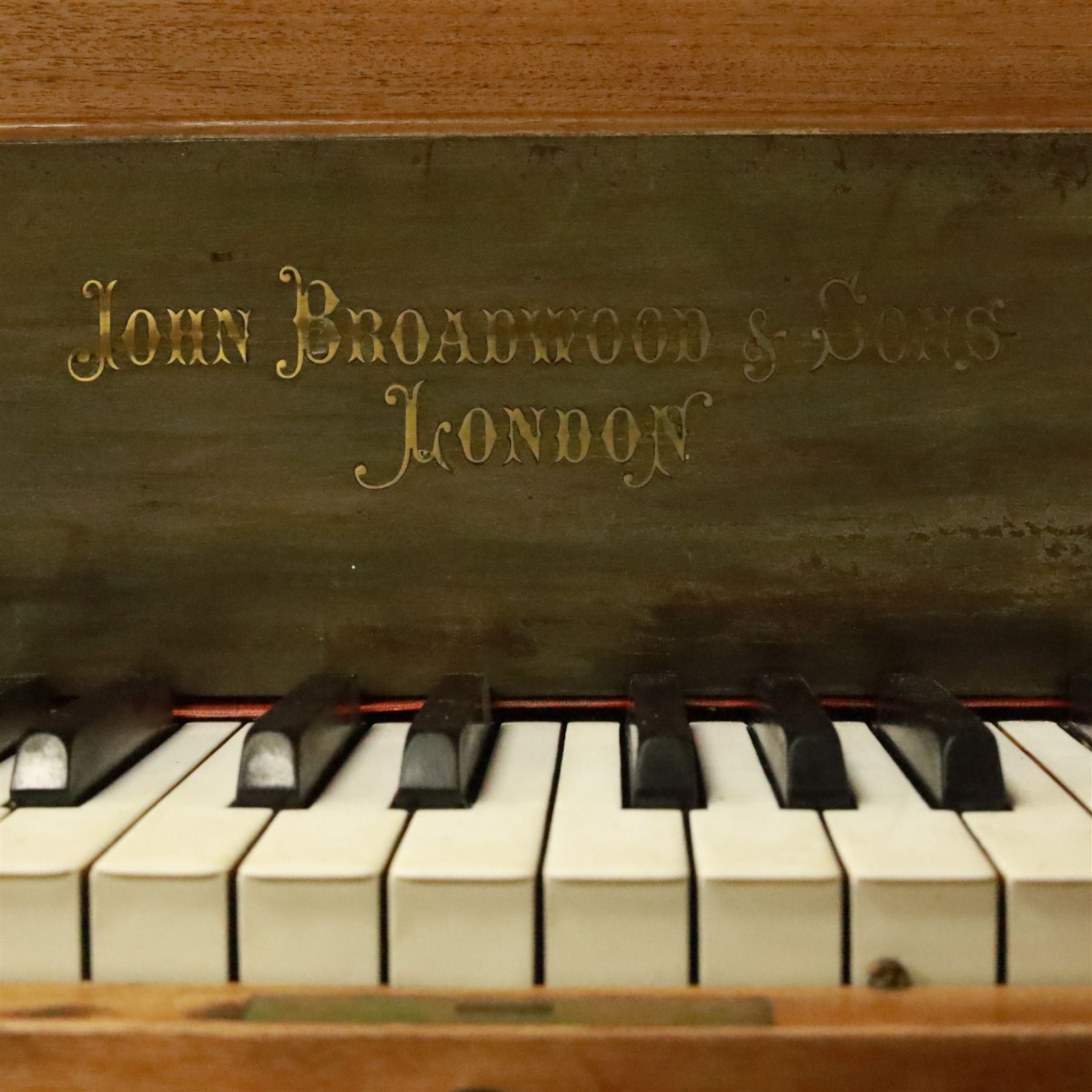 John Broadwood & Sons-20th century mahogany boudoir grand piano serial No 53529 (1920),  with twin square tapered legs and stretchers raised on brass castors, with an open fretted adjustable music desk and folding fallboard, conforming lyre with una-corda and sustain pedals, overstrung iron frame with original soundboard, action, hammers, dampers, felts, tuning pins and strings (two new base strings),  7-1/4 octave keyboard with 87 Ivory and ebonised keys (A0-B7), Tuned to concert pitch (A=440) however, requires tuning, action highly responsive with good repetition.

This item has been registered for sale under section 10 of the APHA Ivory Act Reference 4HSHGPGT