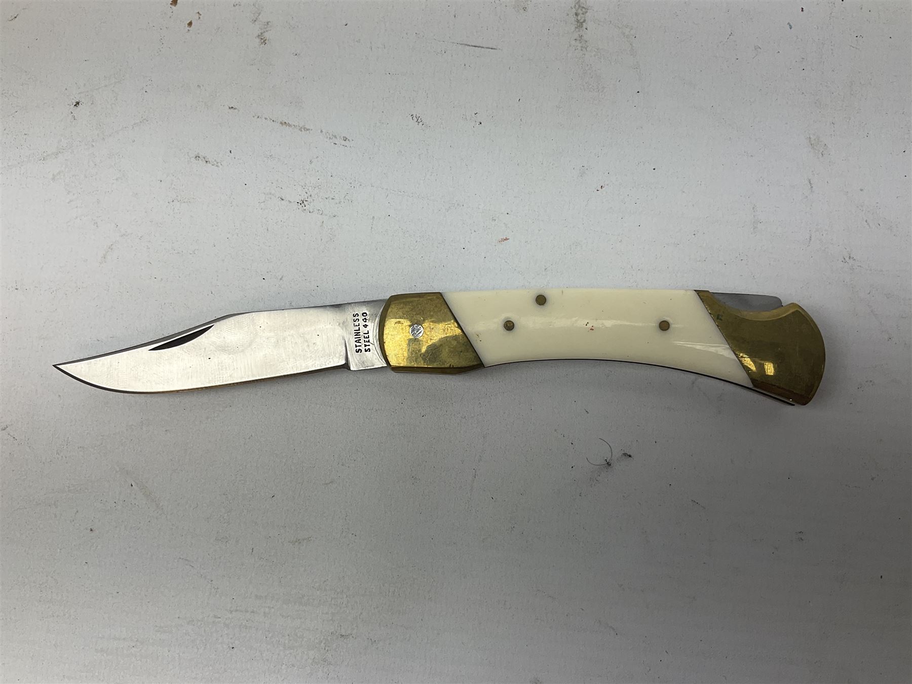 Nine pocket knives including two Ravi folding knives, Richards of Sheffield single blade folding knife etc