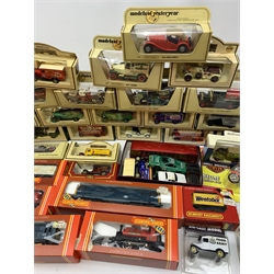 Boxed diecast model vehicles including Matchbox 'models of yesteryear', Hornby 00 gauge rolling stock, various unboxed diecast vehicles etc, in one box