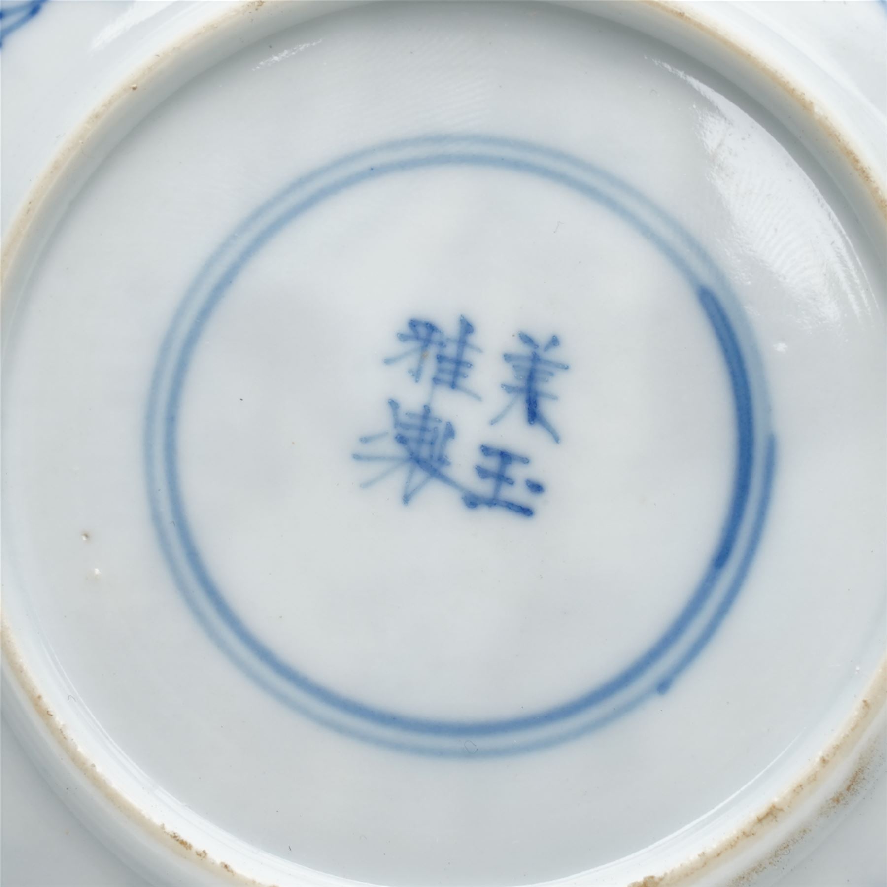 Chinese Kangxi period blue and white saucer, decorated with a hunter in a landscape, the boarder decorated with hunters and branches, D10cm