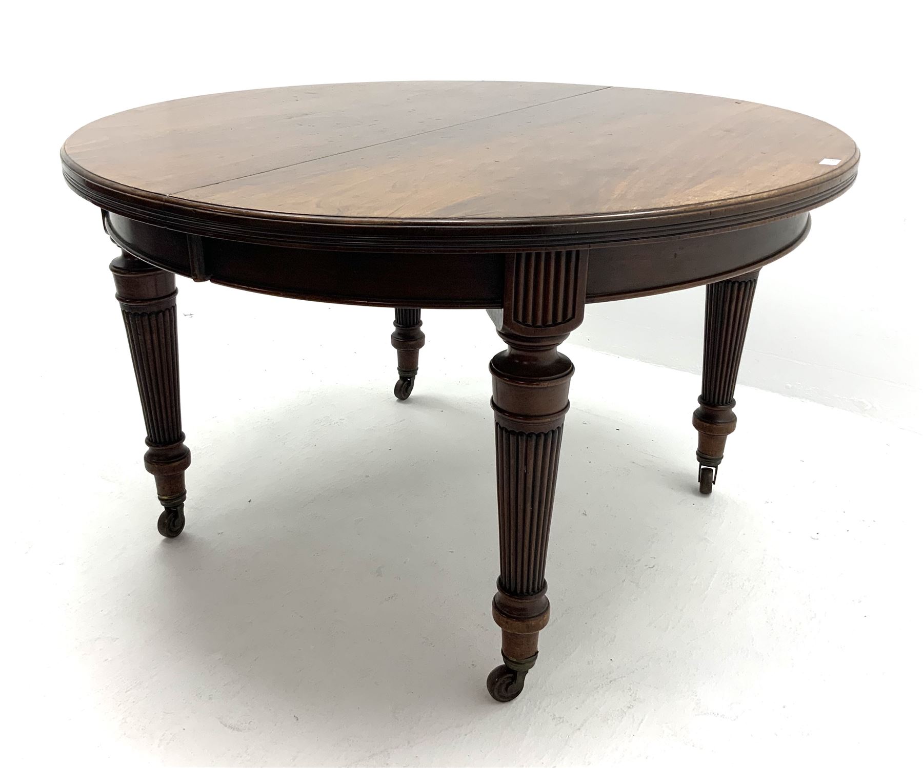 Victorian mahogany telescopic extending dining table, circular moulded