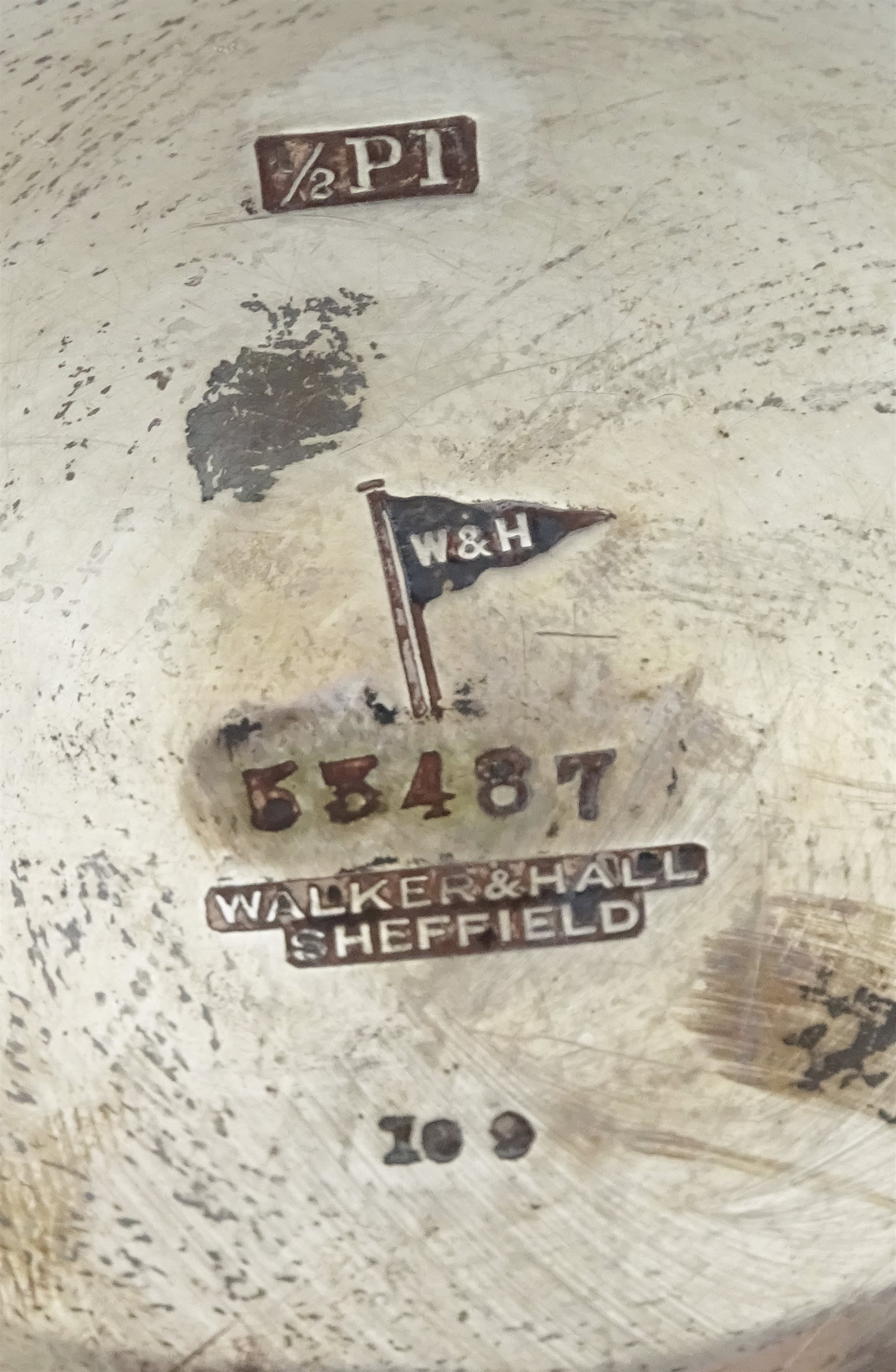 Silver half pint tankard by Walker & Hall, Sheffield 1928, approx 8.5oz, H10.5cm