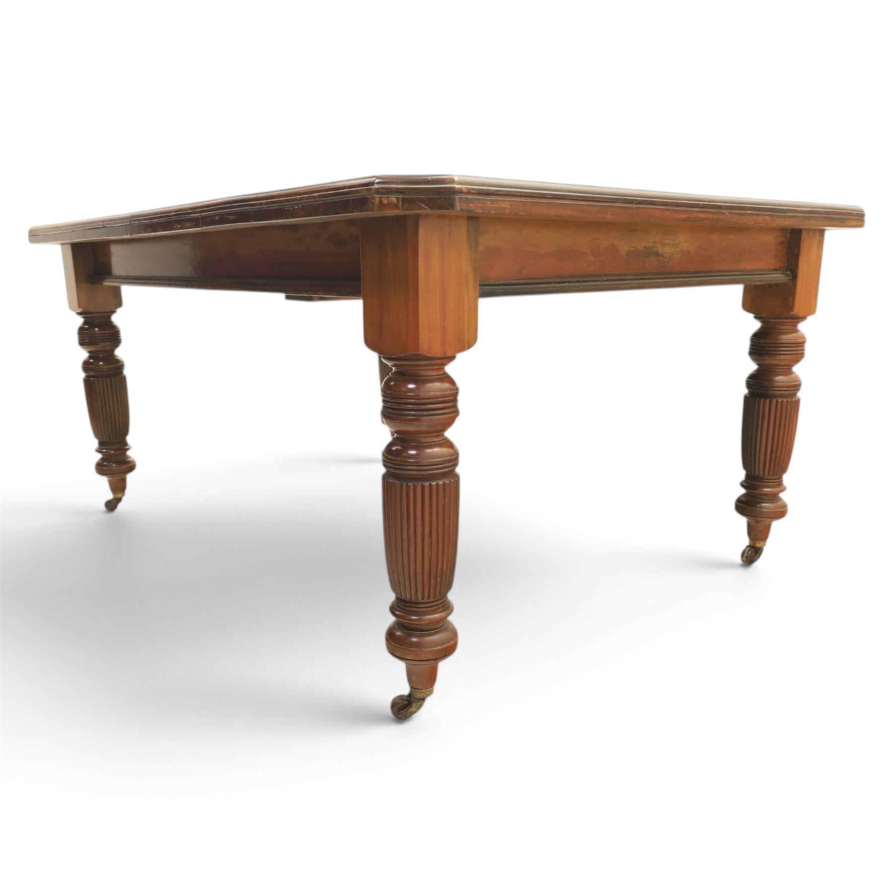 Victorian mahogany extending dining table and four chairs, rectangular top with moulded edge, extended to 198cm with additional leaf and winder, fluted and turned supports raised on castors, the chairs with swept frame and overstuffed seat, raised on cabriole front supports