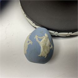 Collection of Wedgwood Jasperware, to include black Eisenhower Bust, two black basalt paperweights, one depicting an eagle and one depicting Julius Caesar, a blue Zodiac plate, Man on the Moon commemorative plate, American Independence Bicentennial plate and Royal commemorative ware, etc, all with impressed marks beneath, some with boxes