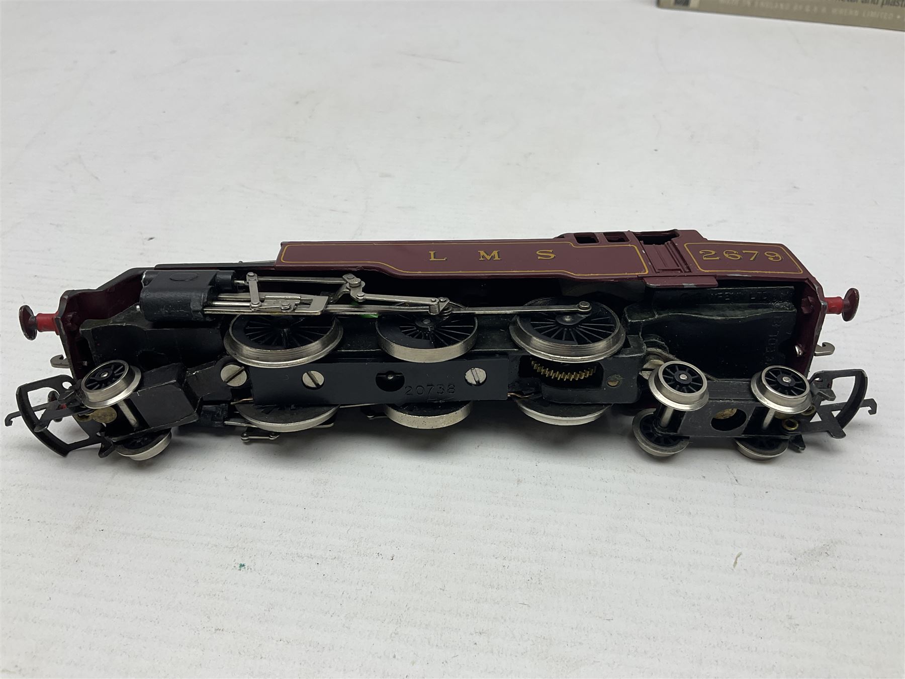 Wrenn '00' gauge - three 4MT Standard 2-6-4 tank locomotives - No.2679 LMS Lined Maroon; boxed with instructions; No.8230 in GWR Green; and No.80033 in BR Lined Black; both in associated Wrenn boxes (3)