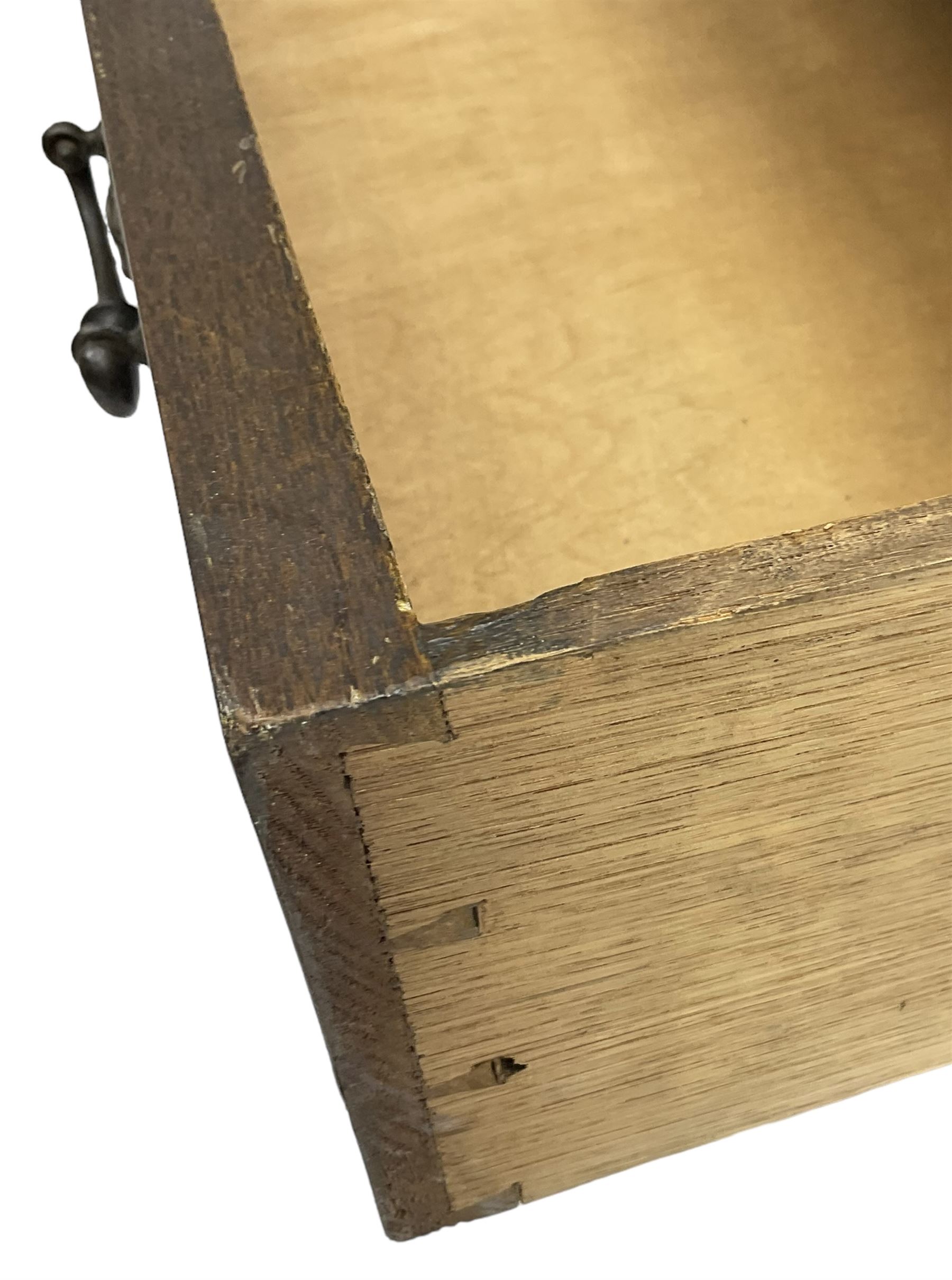 Early to mid-20th century walnut chest, fitted with three graduating drawers with bookmatch veneer facias, raised on square tapering supports