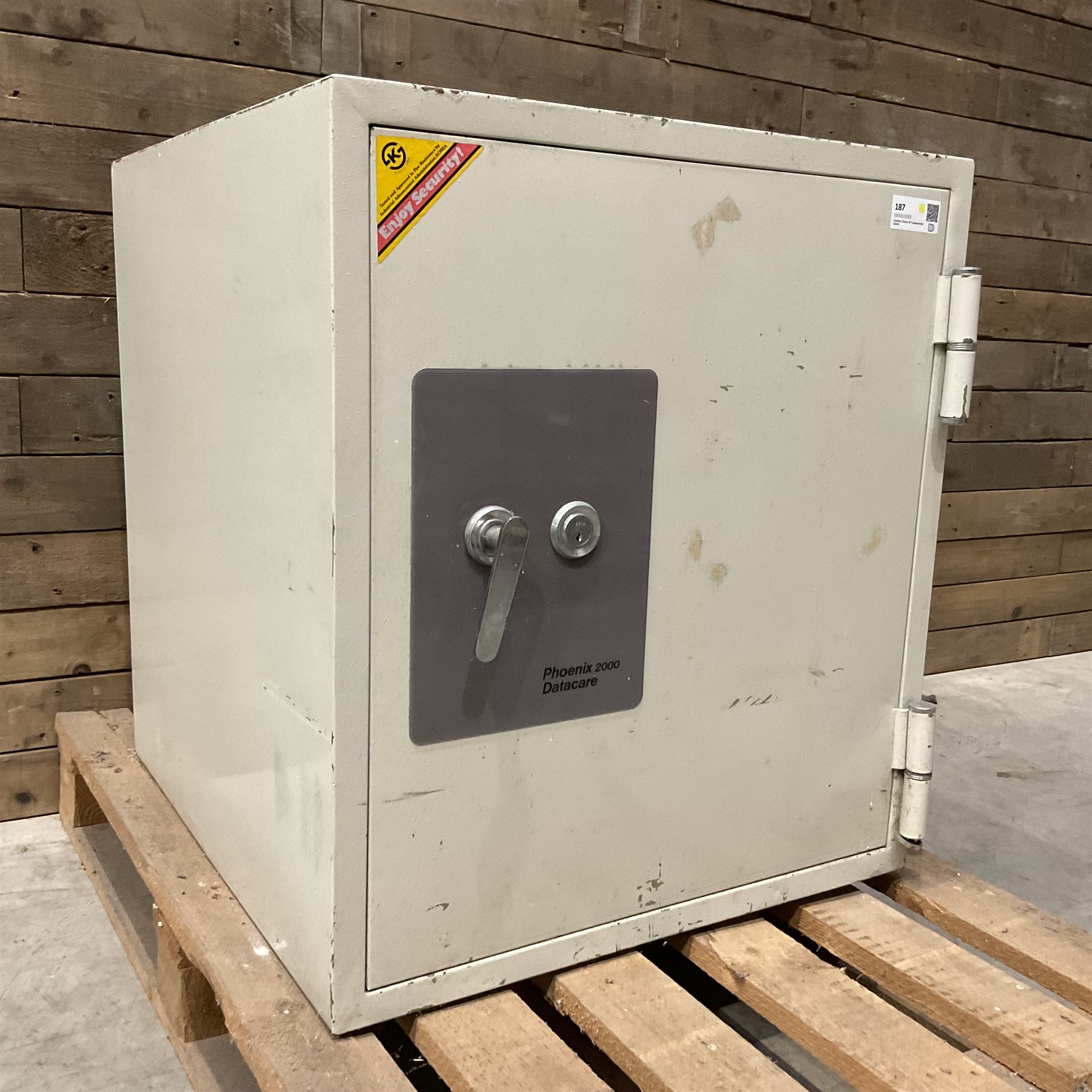 Phoenix 2000 Datacare safe, with key