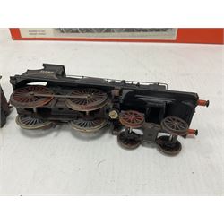 ‘00’ gauge - two kit built locomotive and tenders comprising SR Wainwright Class C 4-4-0 no.115 finished in SE&CR green; SR Wainwright Class D 4-4-0 no.31750 finished in BR black; both with Wills Finecast boxes (2) 