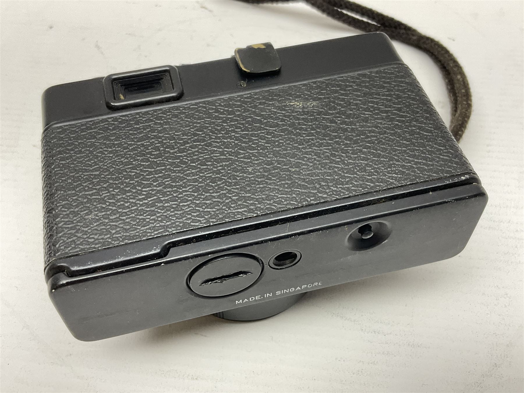 Three Rollei cameras, to include a Rollei 35 LED camera, with Triotar 3.5/40 lens and two Rollei XF 35 cameras, each with Sonnar 2.3/40 lenses