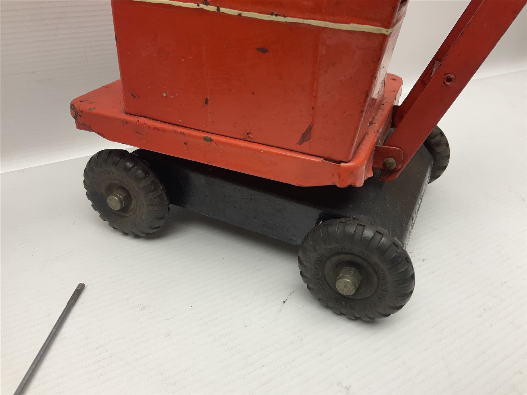 Mamod TE1a steam traction engine with burner, bunker, steering rod and funnel; red and black painted Tri-ang tin-plate Jones KL44 mobile crane; and two Hull Savings Bank Home Safe money boxes; all unboxed (4)