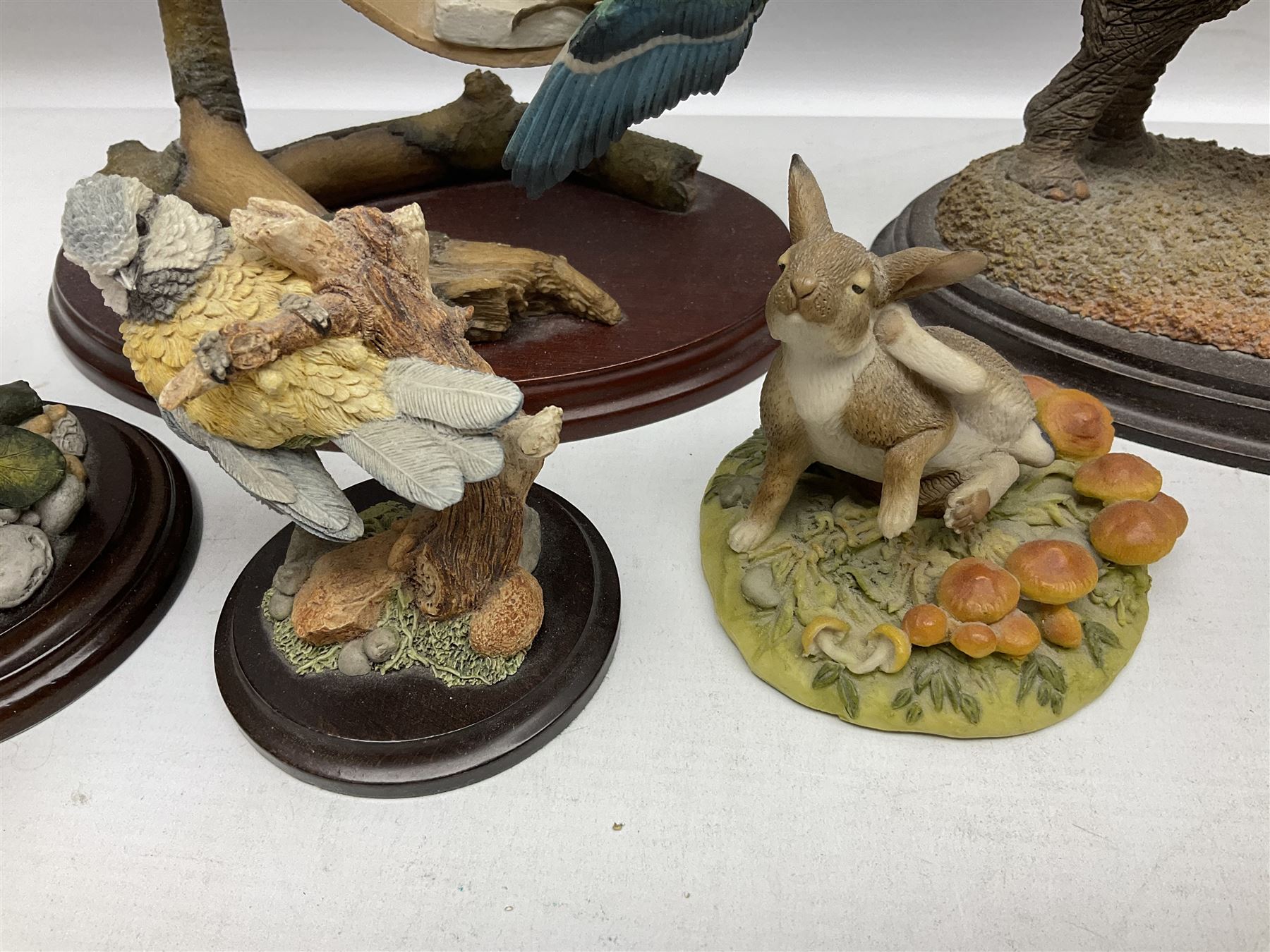 Country Artists figures, to include Bluetit, Elephant, Bluetit on tap etc, together with Lilliput Lanes and other similar items 