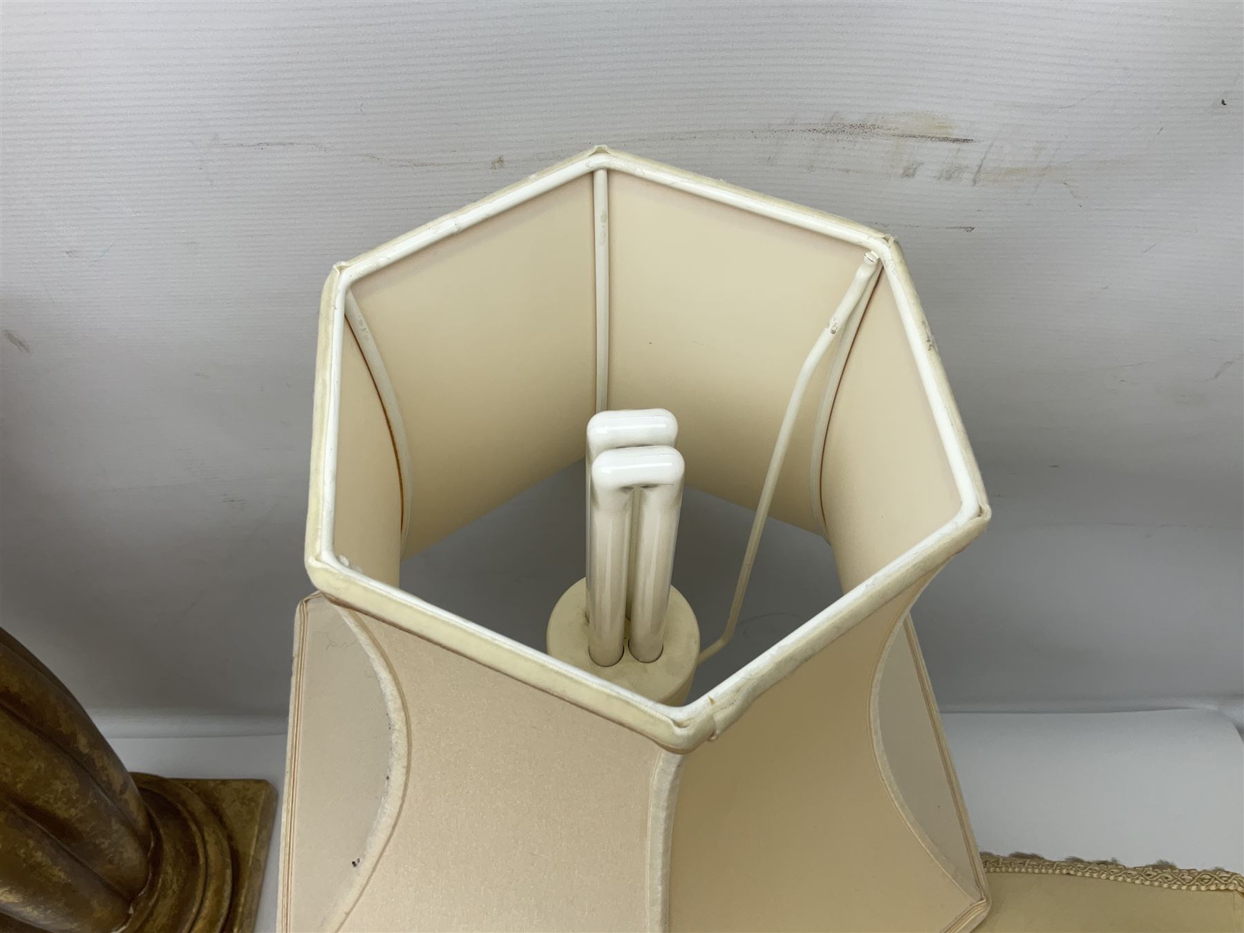 Green onyx and gilt metal table lamp decorated with puttos, together with gilt jardiniere stand and two other table lamps, stand H62cm