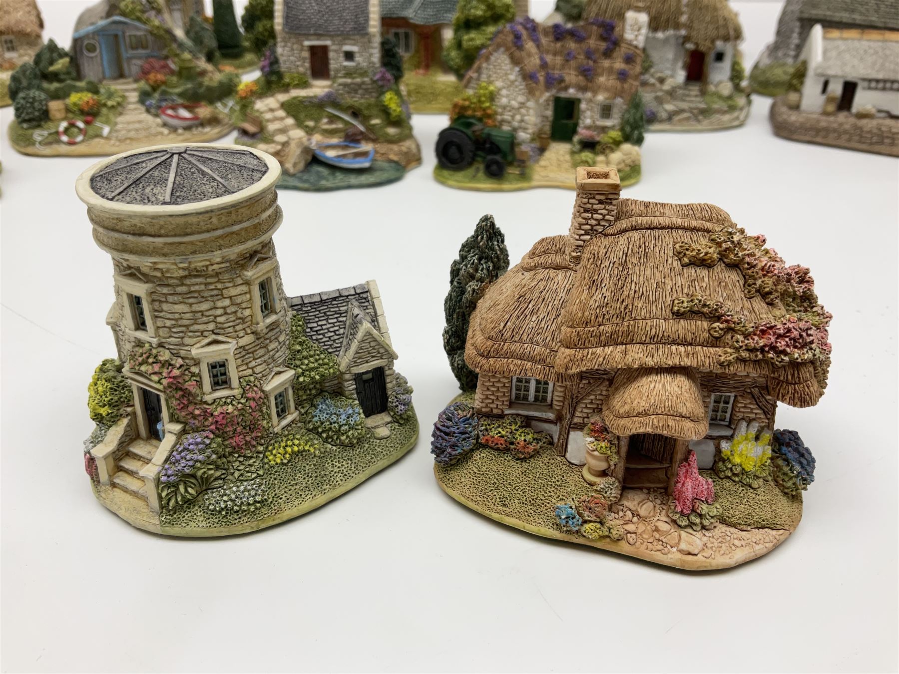 Nineteen Lilliput Lane models from the Scottish Collection