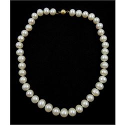 Single strand white cultured freshwater pearl necklace, with 9ct gold clasp stamped 375