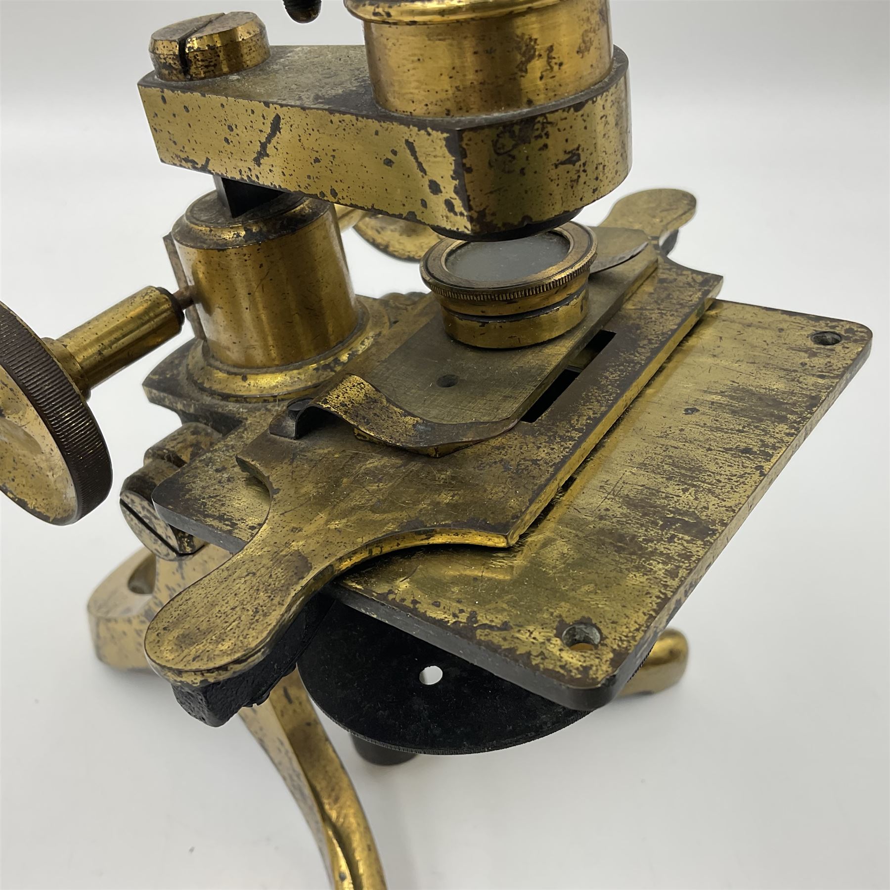 Brass monocular microscope, unbranded, H32cm