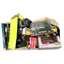 Mamod type engine, various vintage cameras to include Kodak Brownie, Zenith, and Canon, small pocket telescope and various diecast and other vehicles to include Bburago 1987 Ferrari F40 and 1948 Jaguar XK 120 Roadster in boxes