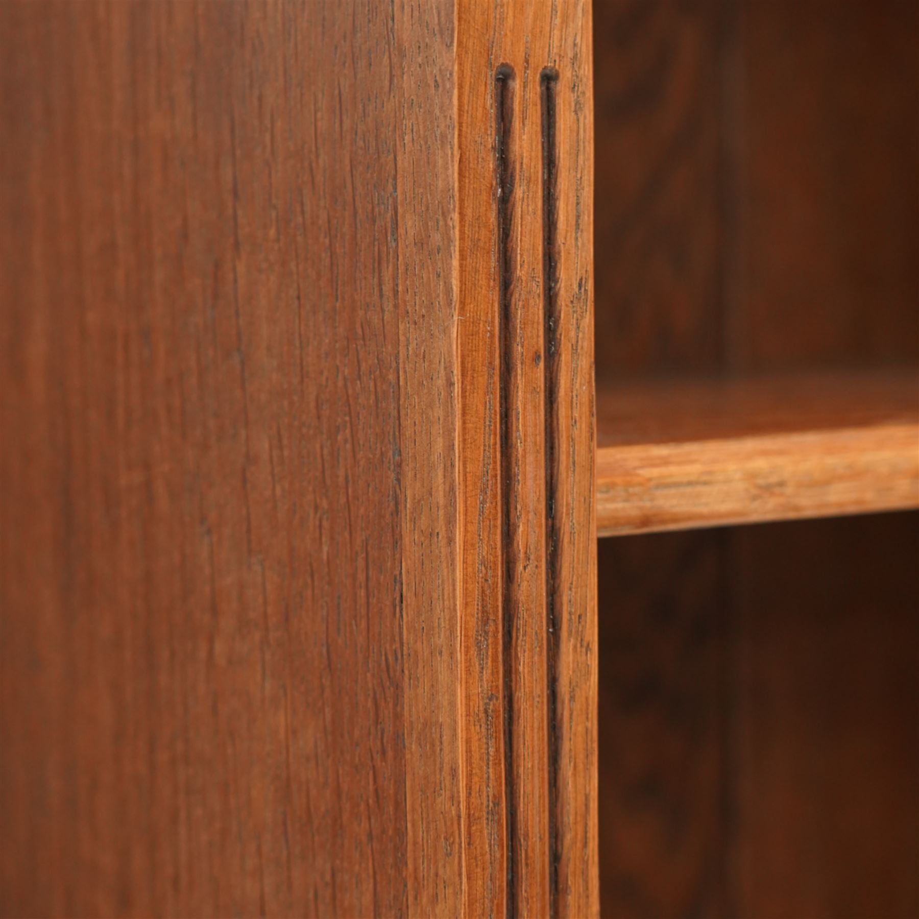 Oak open bookcase, projecting cornice over open front fitted with adjustable shelves, fluted uprights, on shaped bracket feet 