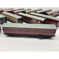 Hornby Dublo - fourteen passenger coaches including Southern Suburban Stock, Gresley Stock, Stanier Stock etc; and TPO Mail Van; all unboxed (15)