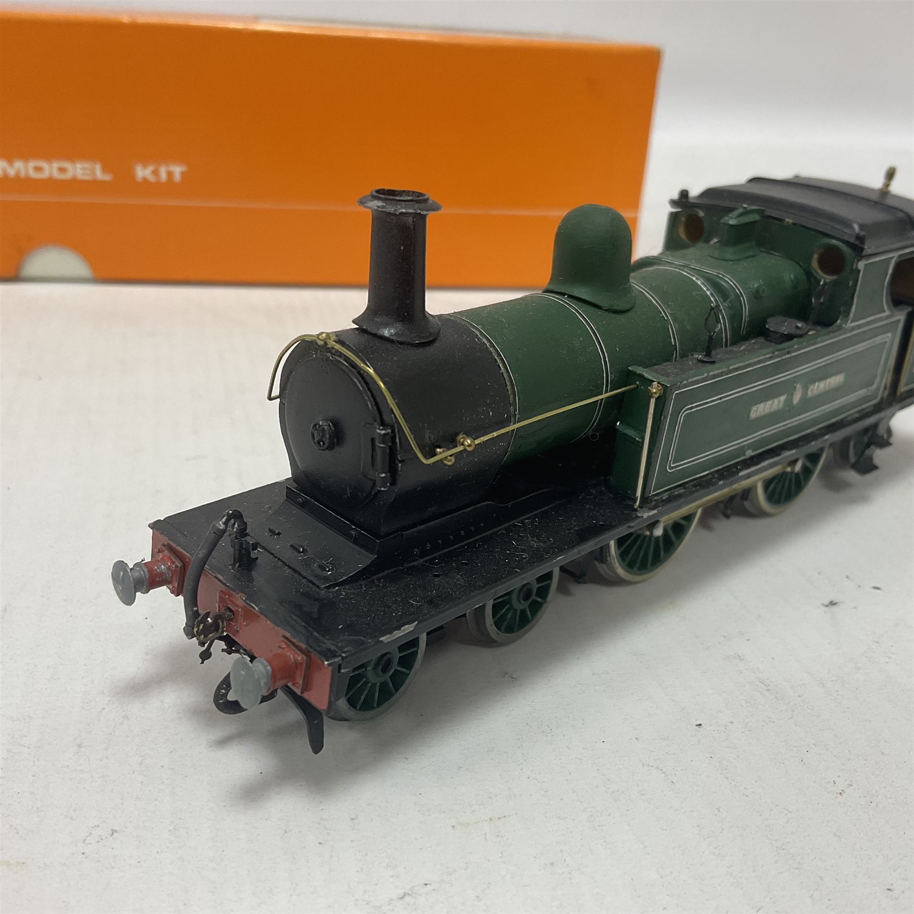 ‘00’ gauge - two kit built steam locomotives comprising NC 118 Nu-Cast LNER C13 (ex Great Central) 4-4-2 Tank locomotive no.67404 in BR black with original box; together with similar Great Central 4-4-2 Tank locomotive in green (2) 