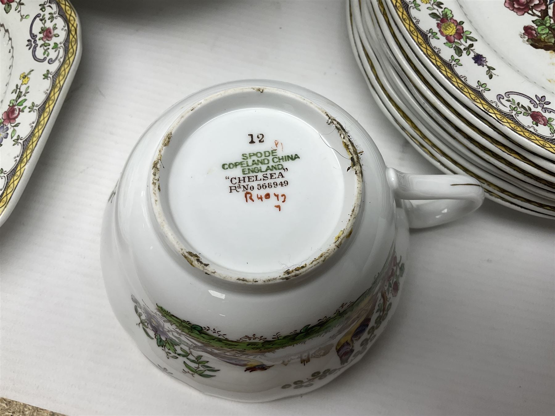 Copeland Spode Chelsea pattern part dinner service, to include seventeen dinner plates, eight side plates, Fifteen soup bowls in two sizes, meat platter etc (53)