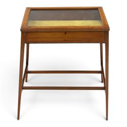 Edwardian inlaid mahogany bijouterie table of elegant proportions, rectangular hinged glaz...