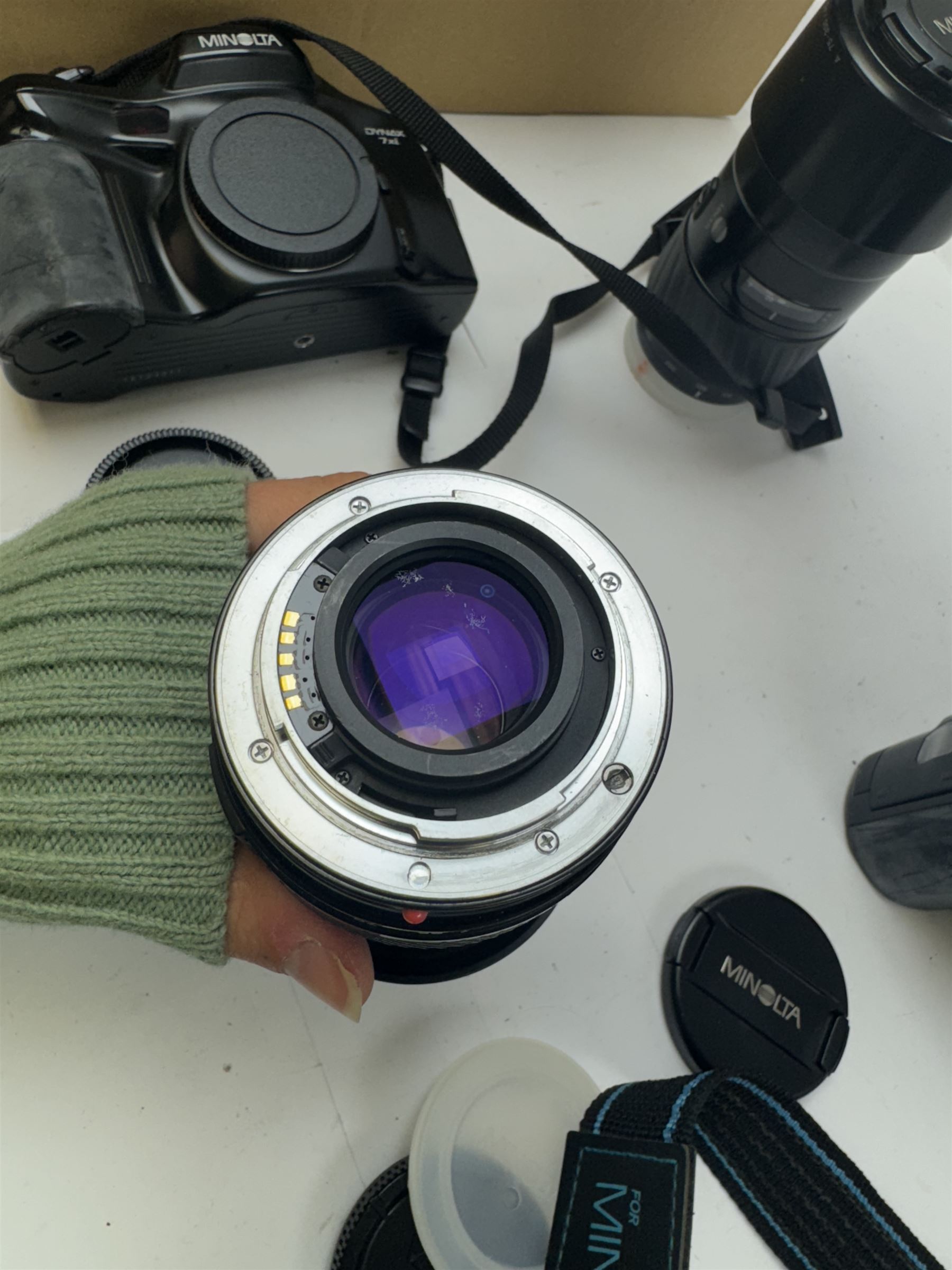 Six Minolta Dynax SLR camera bodies, comprising 800si serial no. 62703606, three 7xi examples, including one boxed example, serial nos. 20106944, 16123311 & 22107553, and two 9xi examples, serial no. 18209901 & 18202113, with three Minolta lenses, including Zoom xi 28-105mm 1:3.5(22)-4.5 lens, AF Zoom 28-85mm 1:3.5 (22)-4.5 lens and an AF Zoom 75-300mm 1:4.5(32)-5.6 lens, Hama carry case and other accessories