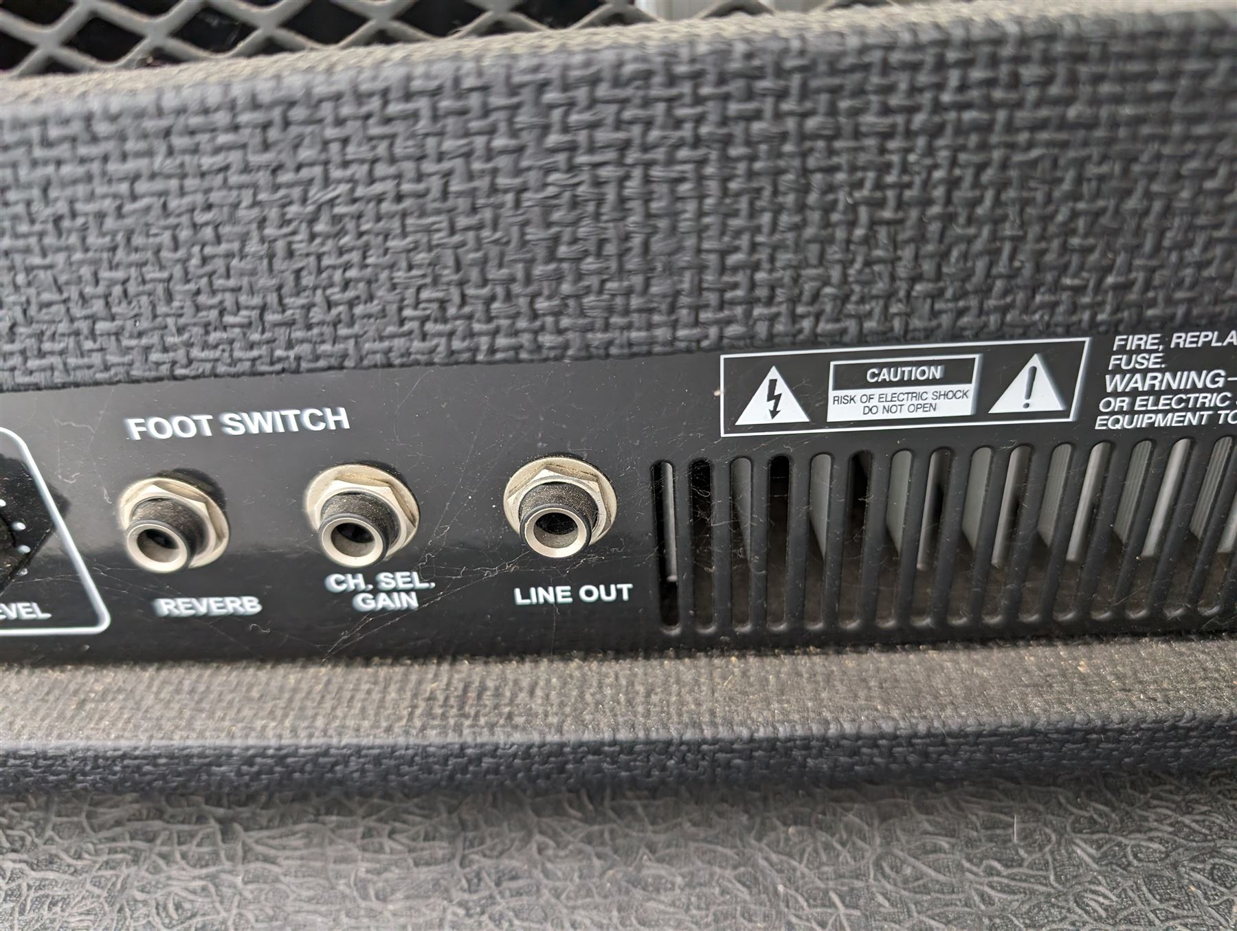 Hiwatt Maxwatt G200R HD guitar transistor amplifier, serial no 07026450, together with a large speaker, speaker H70cm, W66cm