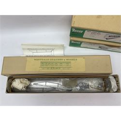Eighteen boxed '0' gauge model railway kits for coaches and wagons from various makers, to include Roxey Mouldings, Slater’s Wagon Kits, Parkside Dundas, Blacksmith Models etc, all in original boxes (18)