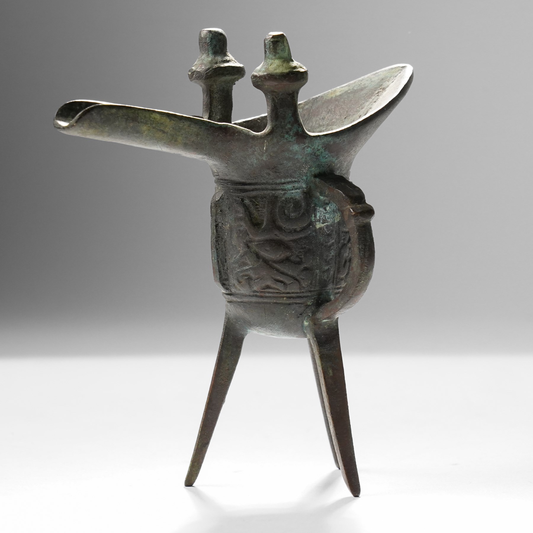 Chinese bronze archaistic tripod vessel, with twin posts, H16cm 