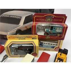 Quantity of model cars to include Atcomi radio control Ford Sierra XR4i, Maisto 1:18 scale Volkswagen Export Sedan, Corgi Tom & Jerry cars, Lledo, Dinky, Matchbox etc, boxed and loose 