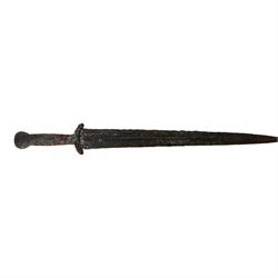 13th-6th century BC, two daggers of triangular shape with shallow fuller tapering to a pointed tip and raised midrib, short straight quillons, largest L55cm