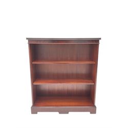 Mahogany open bookcase, two adjustable shelves